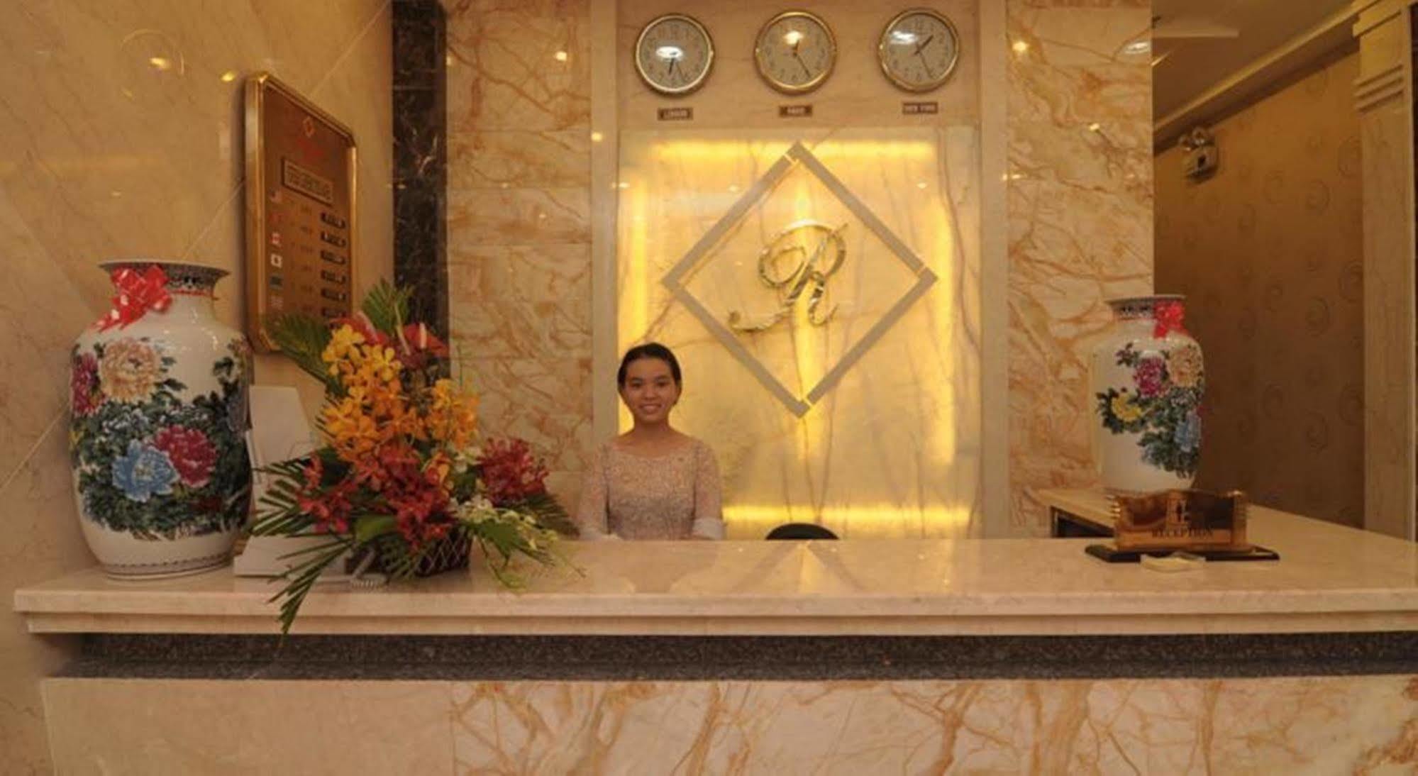 Reddoorz Ruby Star Hotel Truong Dinh Хошимін Екстер'єр фото